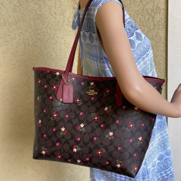 Coach City Tote In Signature Canvas With Heart Petal Print Brown Multi - Picture 15 of 16